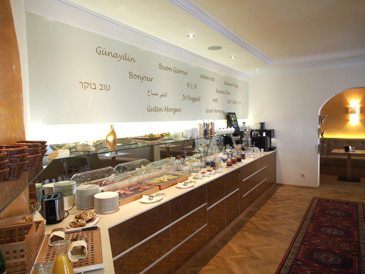 Stadthotel Zur Goldenen Krone Weiz Zewnętrze zdjęcie