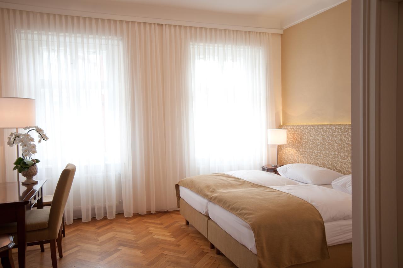 Stadthotel Zur Goldenen Krone Weiz Zewnętrze zdjęcie