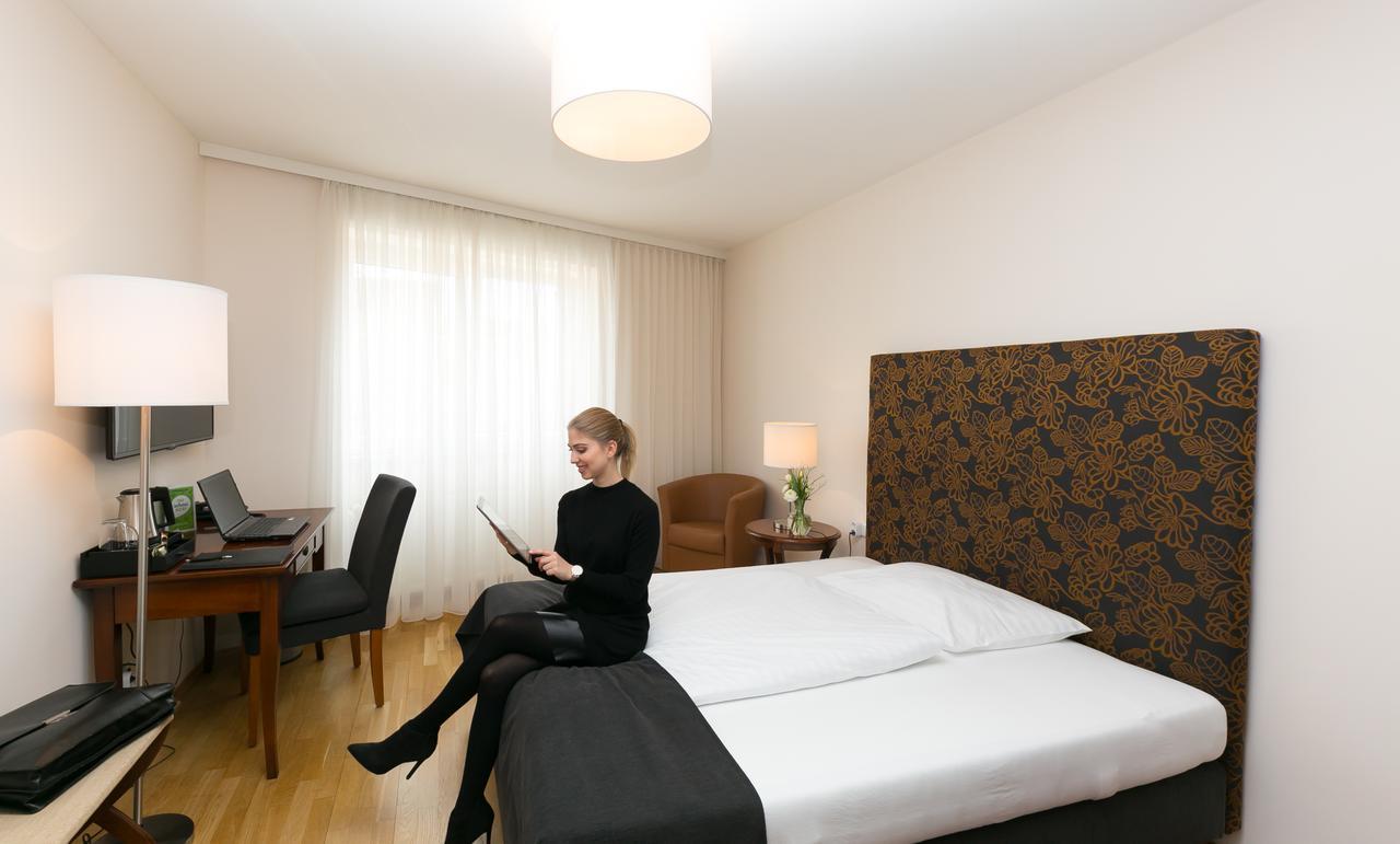 Stadthotel Zur Goldenen Krone Weiz Zewnętrze zdjęcie